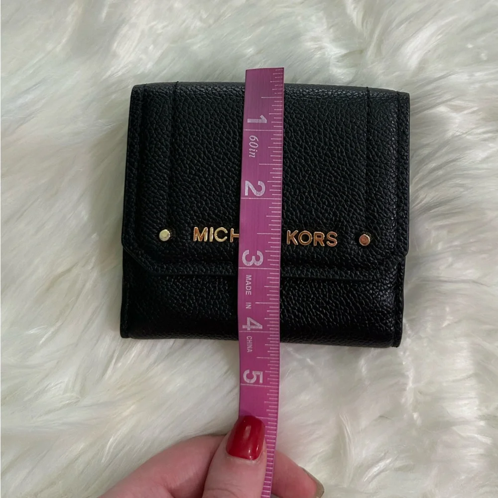 Michael Kors NWOT beautiful and basic black leather wallet